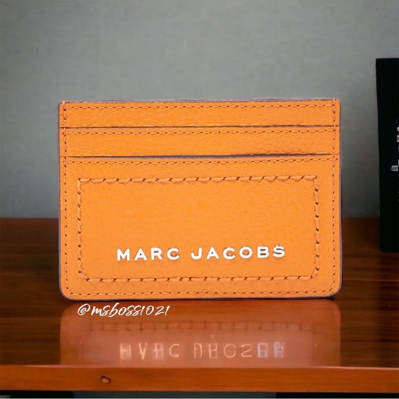 Marc Jacobs Logo Pebbled Leather Card Case Desert Sun BRAND NEW WITH TAGS - Picture 1 of 2